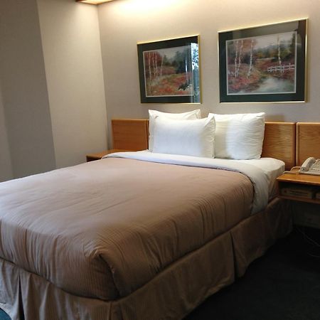 Canadas Best Value Inn Langley/Vancouver Ruang foto