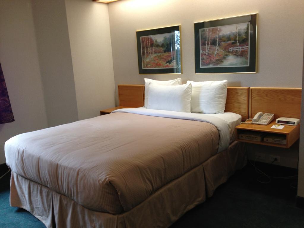 Canadas Best Value Inn Langley/Vancouver Ruang foto